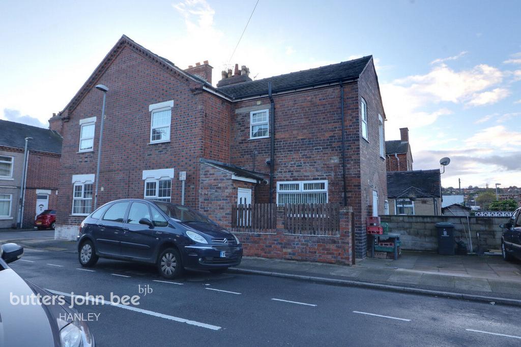 Selwyn Street, StokeOnTrent ST4 1ED 3 bed end of terrace house for