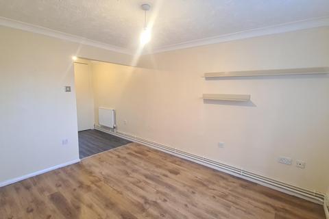 2 bedroom terraced house to rent, Fenwick Road, Houghton Regis, LU5