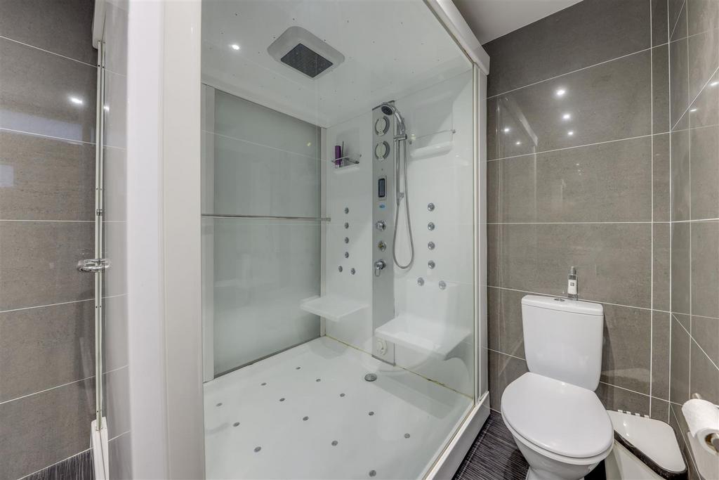 En Suite Shower Alt