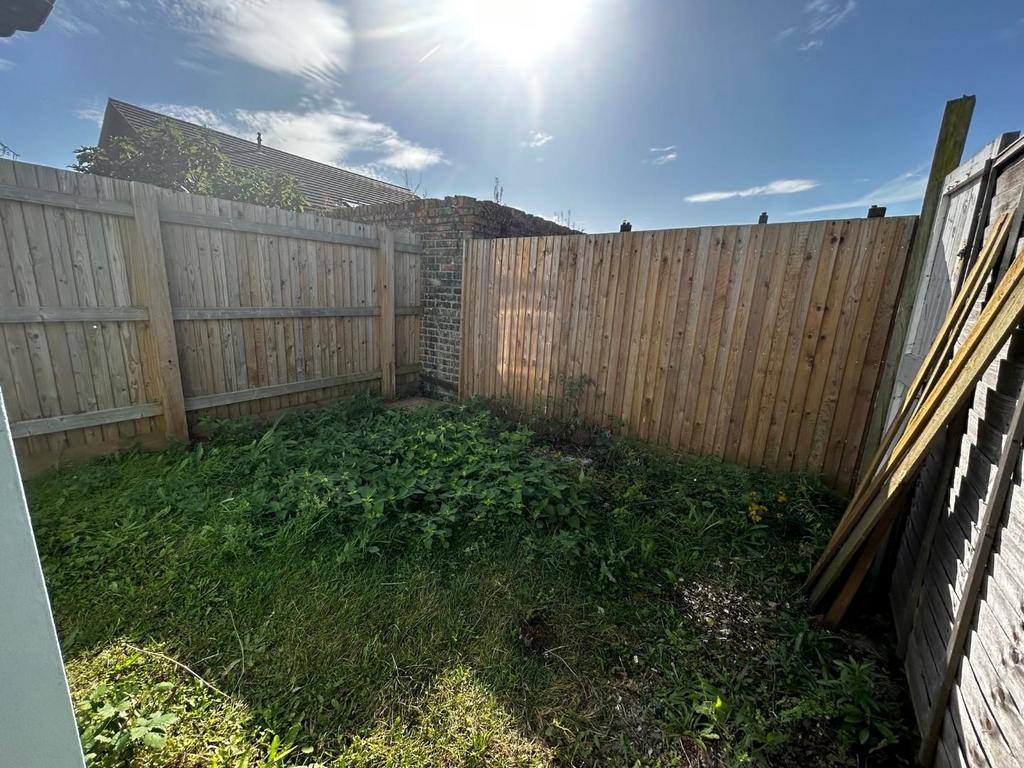 Ashley Avenue, Cheriton, Folkestone 2 bed house £950 pcm (£219 pw)