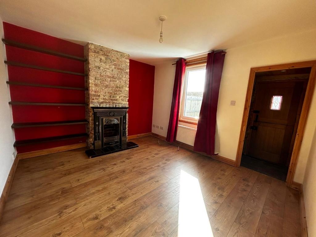 Ashley Avenue, Cheriton, Folkestone 2 bed house £950 pcm (£219 pw)
