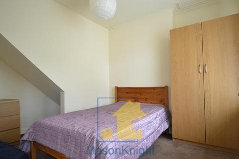 3 bedroom terraced house to rent, Gristhorpe Road, Selly Oak, Birmingham B29