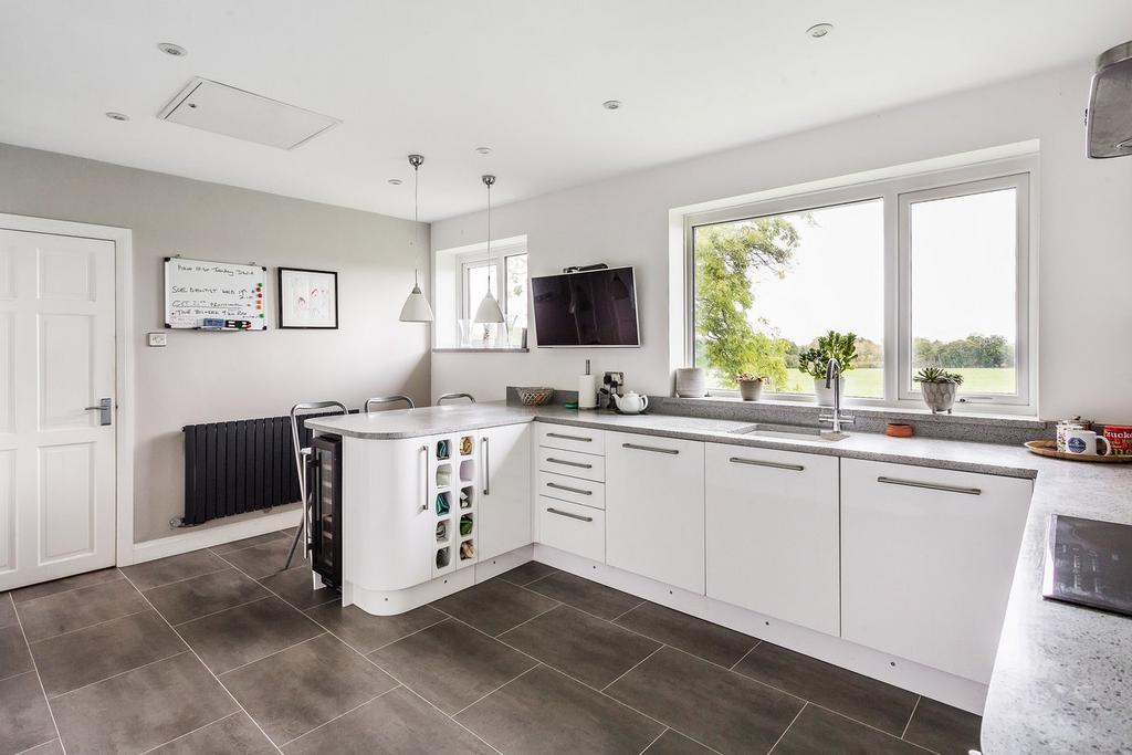 Moor Lane, Marsh Green, Edenbridge, TN8 5 bed detached house for sale
