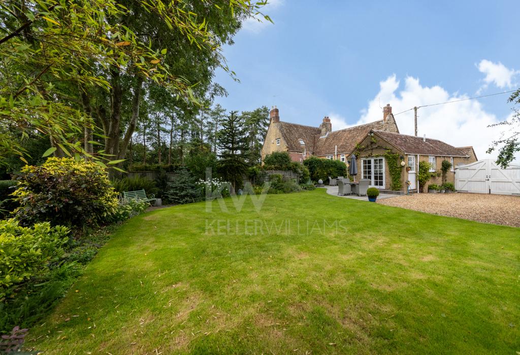 Manor Cottage, Quinton, Northamptonshire 2 bed semidetached house £