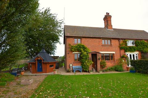 3 bedroom character property for sale, Middle Farm, Haconby, Bourne, PE10