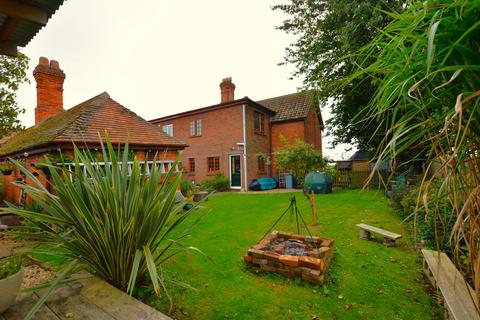 3 bedroom character property for sale, Middle Farm, Haconby, Bourne, PE10