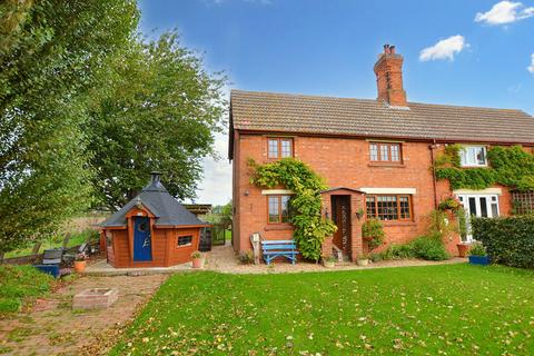 3 bedroom character property for sale, Middle Farm, Haconby, Bourne, PE10