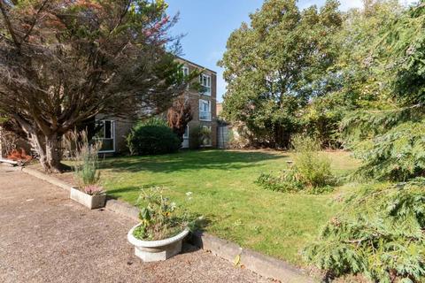 2, Swallow Court, 186 Cheam Common Road, Worcester Park, KT4 8QW