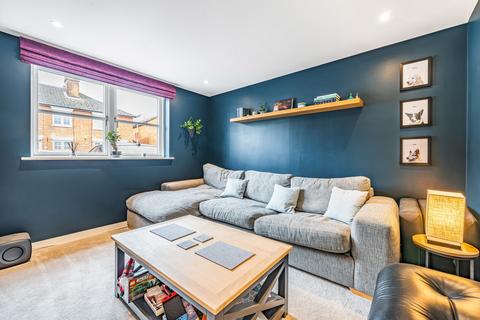 2 bedroom apartment for sale, St. Johns Street, Godalming, Surrey, GU7