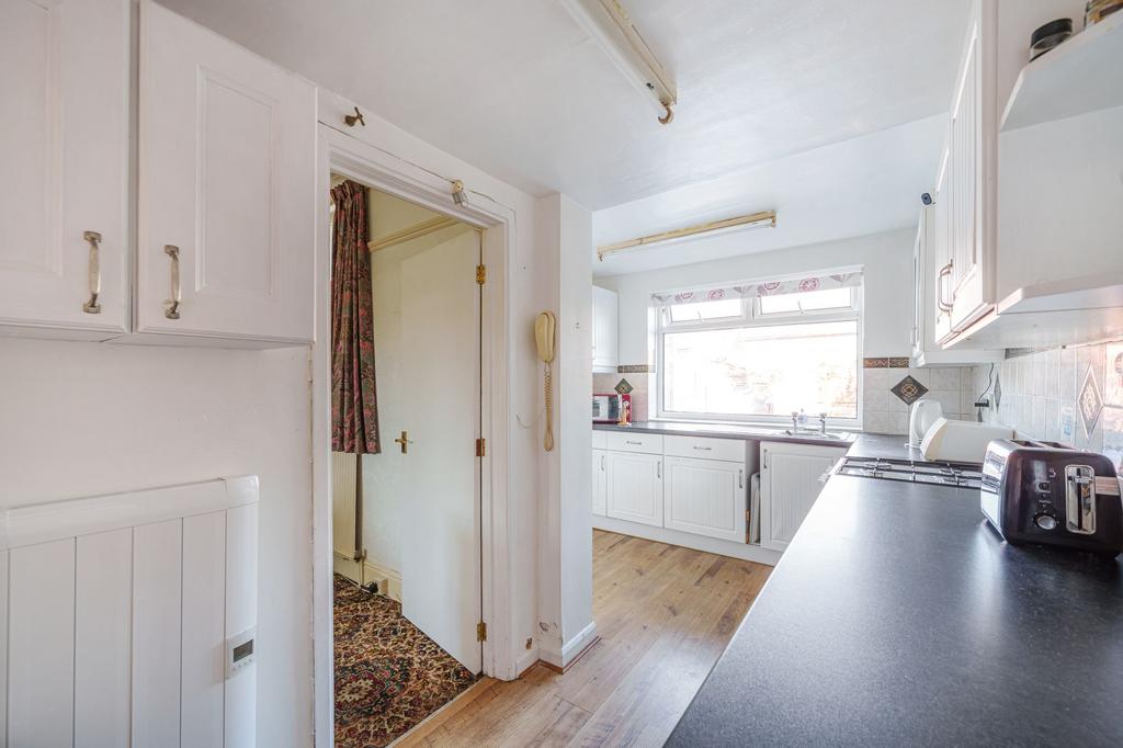 Bilton Grove Avenue, Harrogate, HG1 3 bed semidetached house £300,000