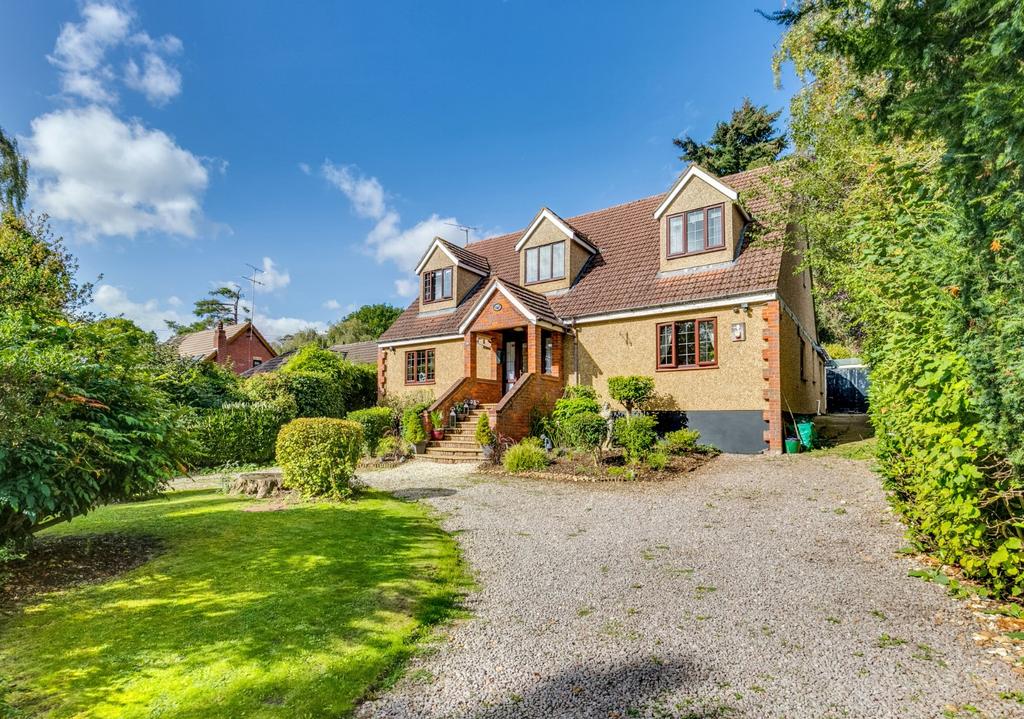 Mardley Avenue, Oaklands, Welwyn, Hertfordshire, AL6 5 bed detached