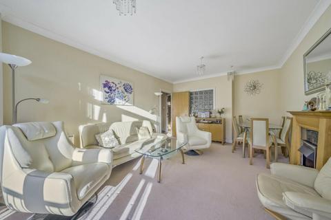 2 bedroom flat for sale, Mayfair Court, Stonegrove, Edgware, HA8