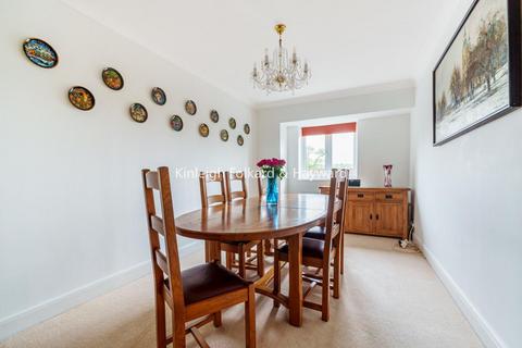 3 bedroom flat for sale, Holmbury Park, Bromley