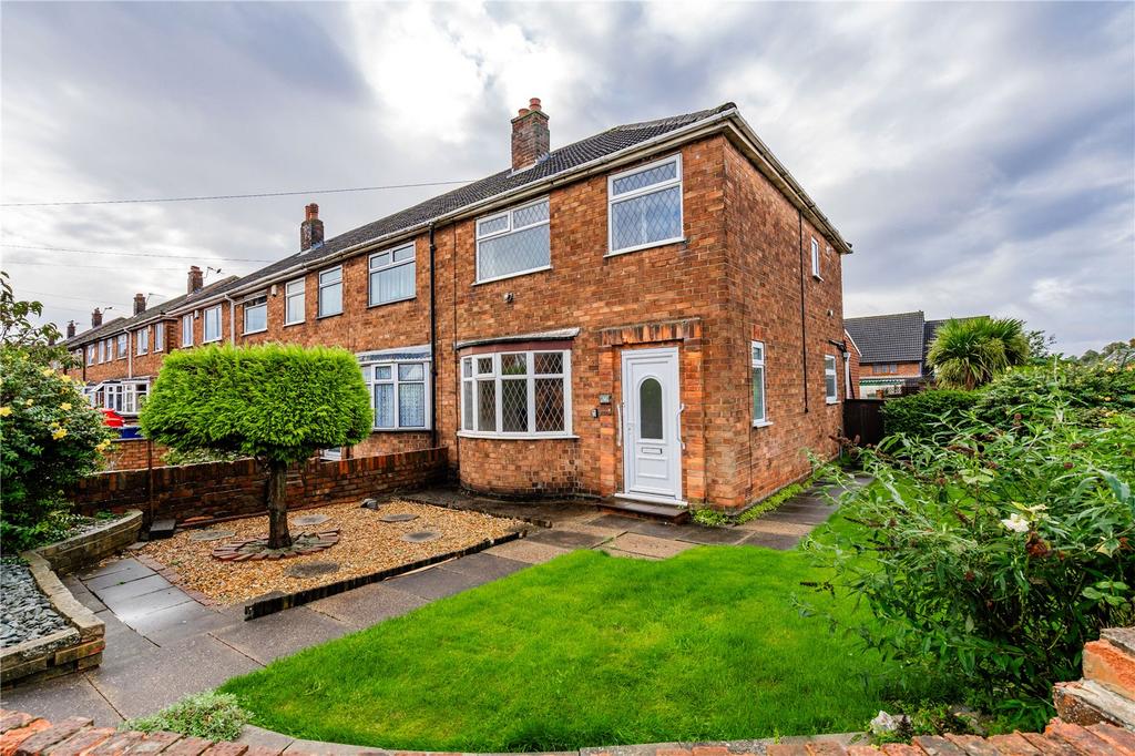 Felstead Road, Grimsby, Lincolnshire... 3 bed end of terrace house £