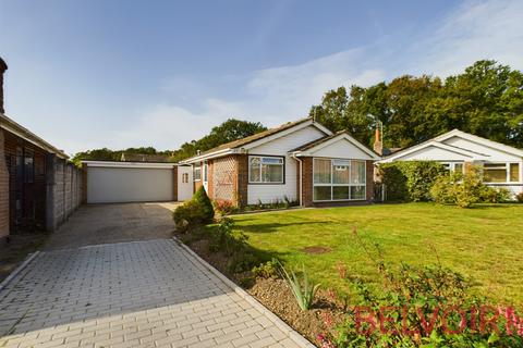2 bedroom detached bungalow for sale - Dukes Ride, Silchester, RG7