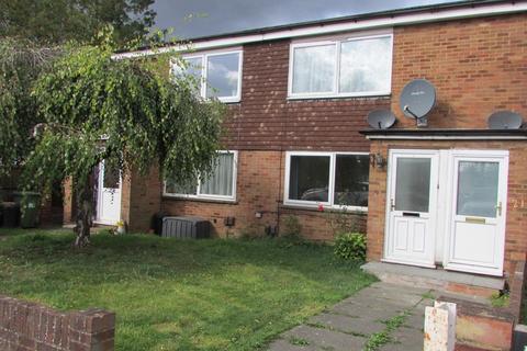 2 bedroom maisonette to rent, Squirrels Heath Road, Romford RM3