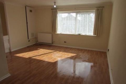 2 bedroom maisonette to rent, Squirrels Heath Road, Romford RM3