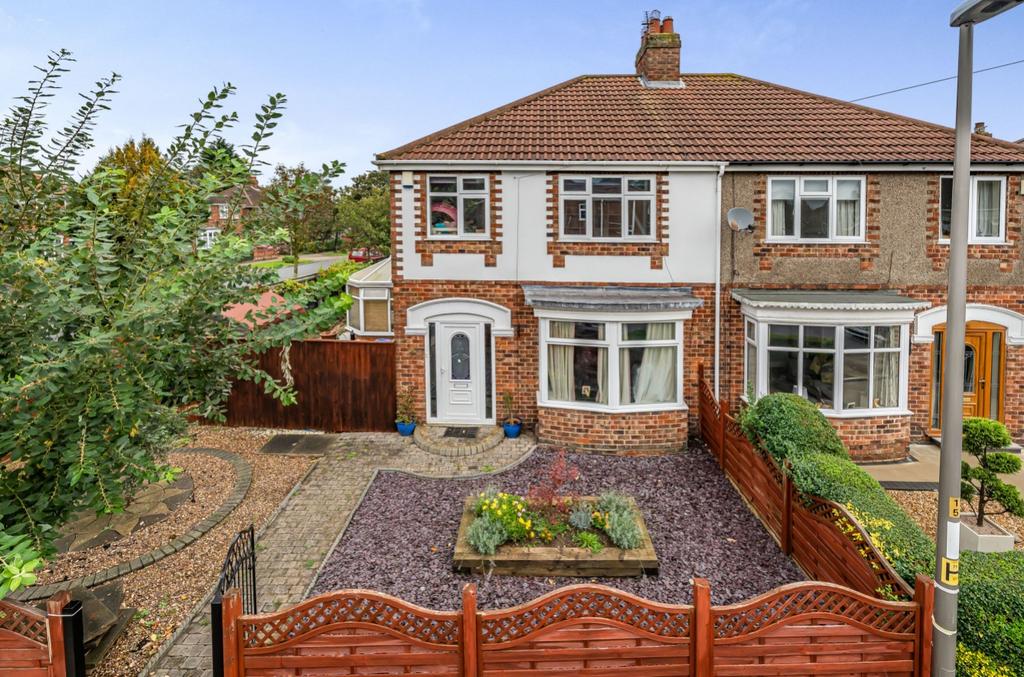 Gloucester Avenue, Grimsby... 3 bed semidetached house for sale £200,000