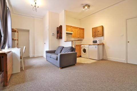undefined, Mount Avenue, London, W5