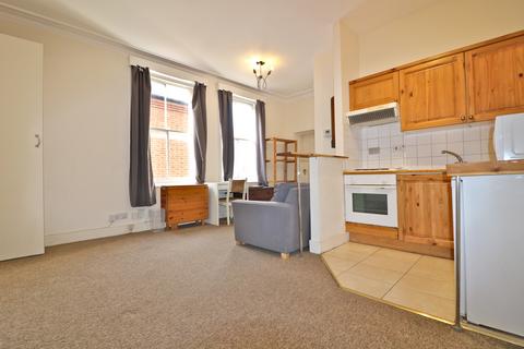 undefined, Mount Avenue, London, W5