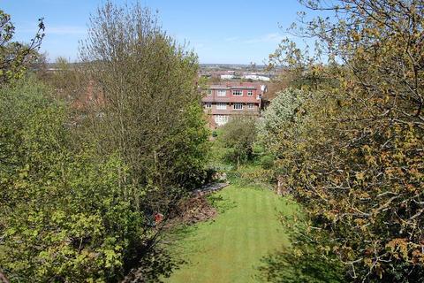 undefined, Mount Avenue, London, W5
