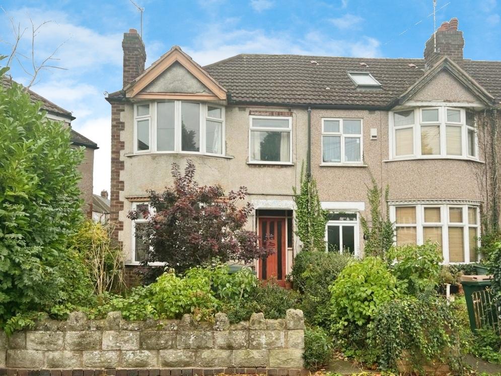 3 Ashington Grove, Whitley, Coventry, West Midlands CV3 4DF 3 bed end