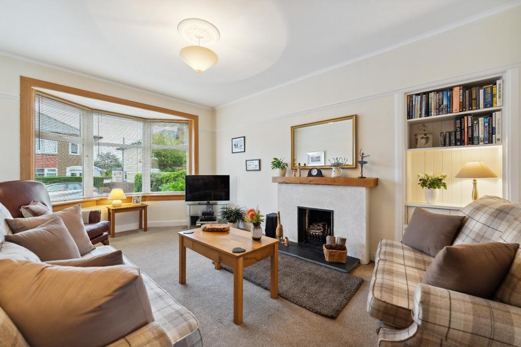 Greenholm Avenue, Clarkston, East Renfrewshire, G76 7AH 3 bed semi
