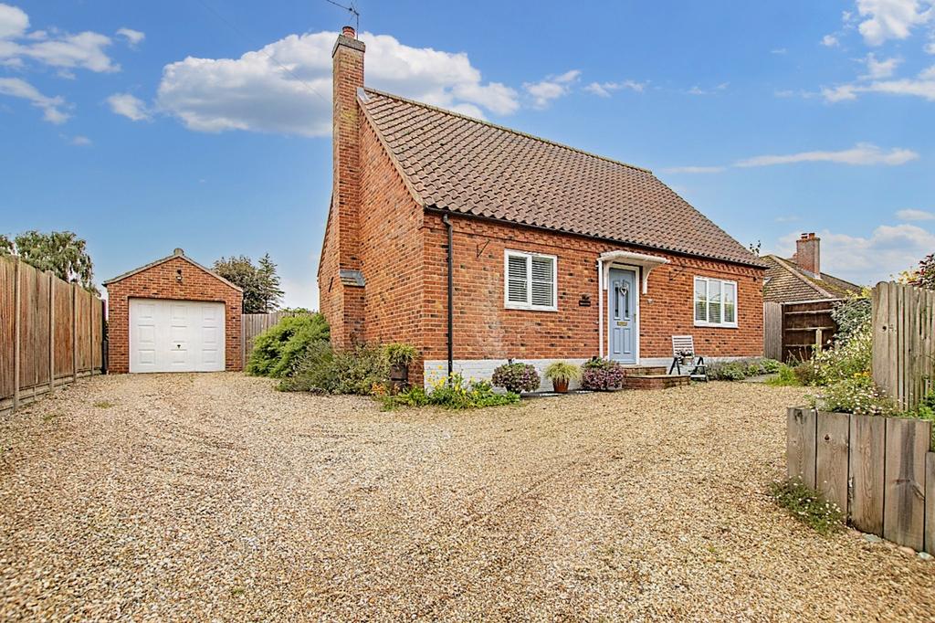 School Road, Brisley 3 bed chalet for sale £395,000