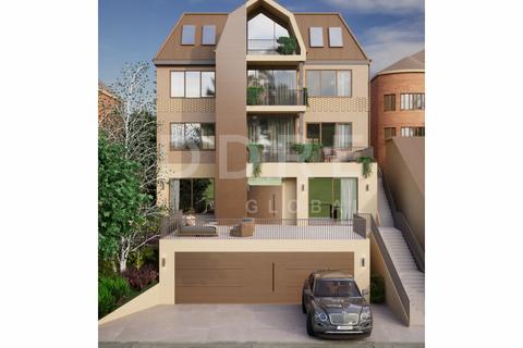 95 West Heath Road, London, NW3 7TN