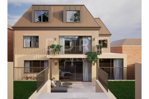 95 West Heath Road, London, NW3 7TN