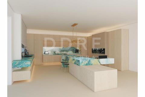 95 West Heath Road, London, NW3 7TN