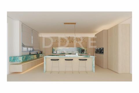 95 West Heath Road, London, NW3 7TN