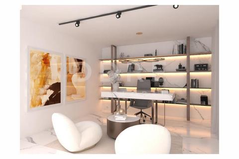 95 West Heath Road, London, NW3 7TN