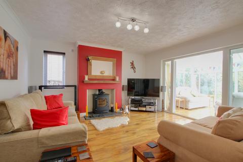 4 bedroom chalet to rent, Denmead, Waterlooville