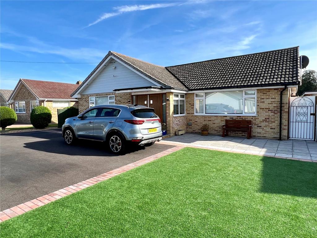 Nada Road, Highcliffe, Christchurch, Dorset, BH23 3 bed bungalow for