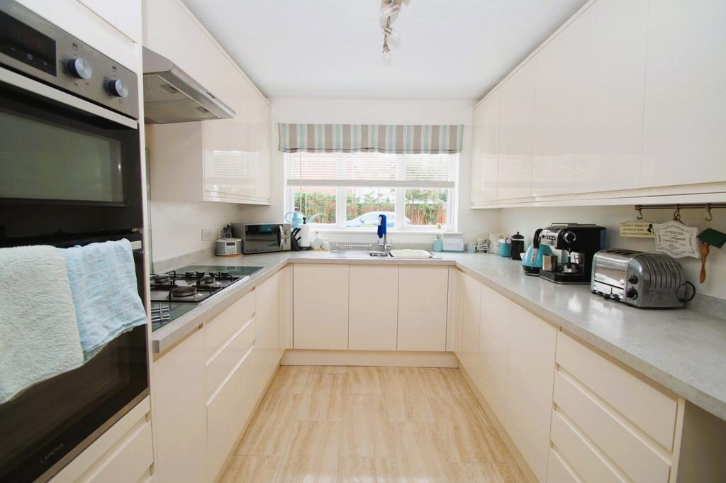 Priestley Way, BurnhamonSea, TA8 4 bed detached house for sale £337,950