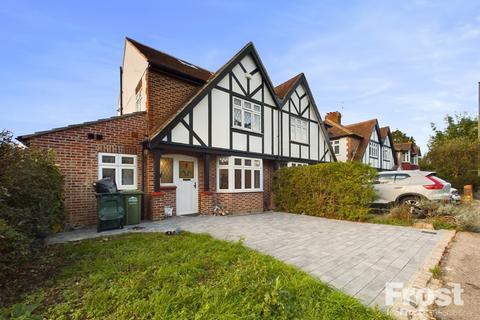House to rent - Fordbridge Road, Ashford, Surrey, TW15