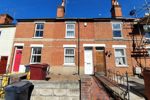 3 bedroom terraced house to rent, Blenheim Gardens, Reading