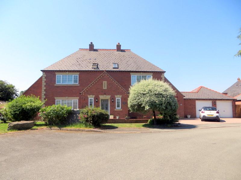 Fir Court Avenue, Churchstoke SY15 4 bed detached house for sale £385,000