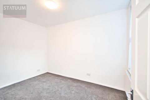 2 bedroom apartment to rent, Tudor Road, Essex, SS0