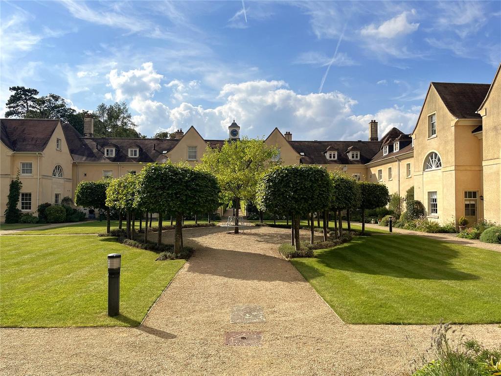 The Stables, Lechlade, Gloucestershire, GL7 4 bed terraced house for