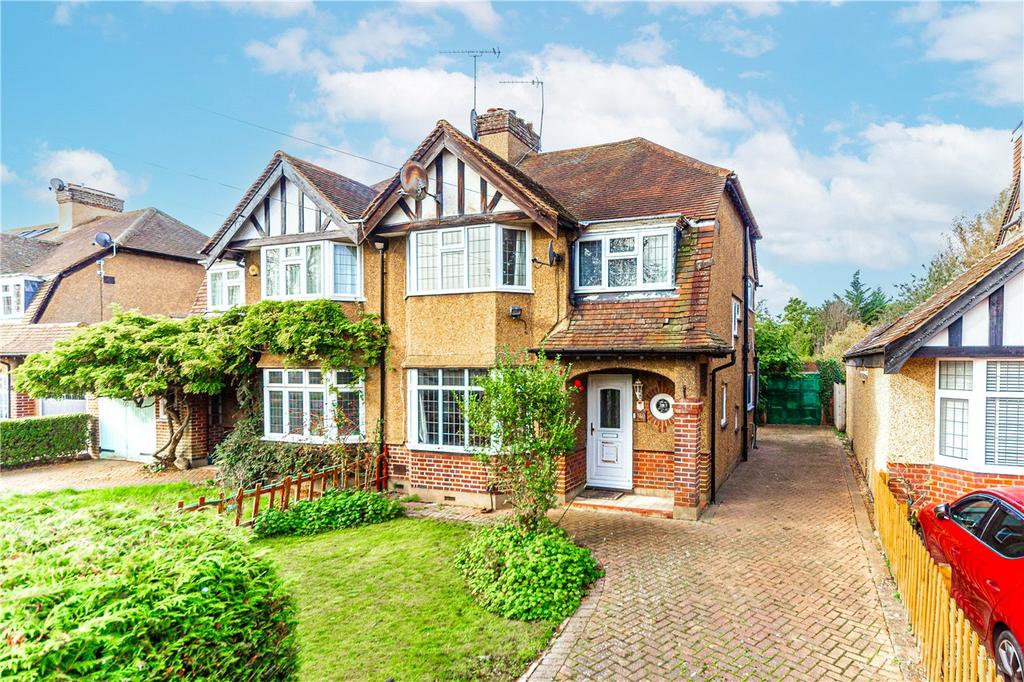 Beechwood Avenue, St. Albans, Hertfordshire 3 bed semidetached house