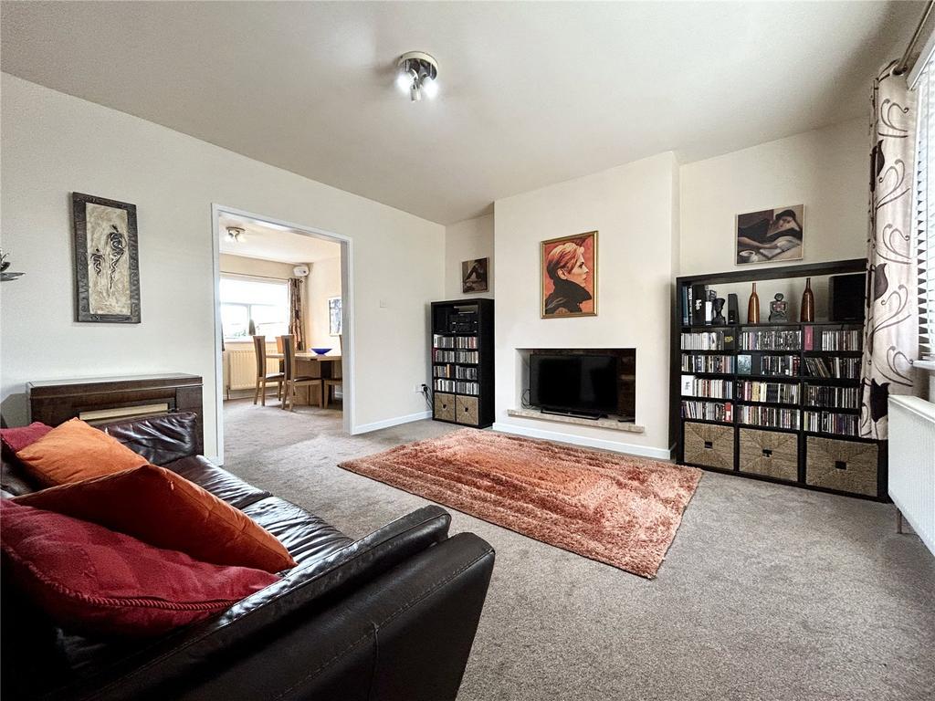 Newmarket Road, AshtonunderLyne, Greater Manchester, OL7 2 bed end of