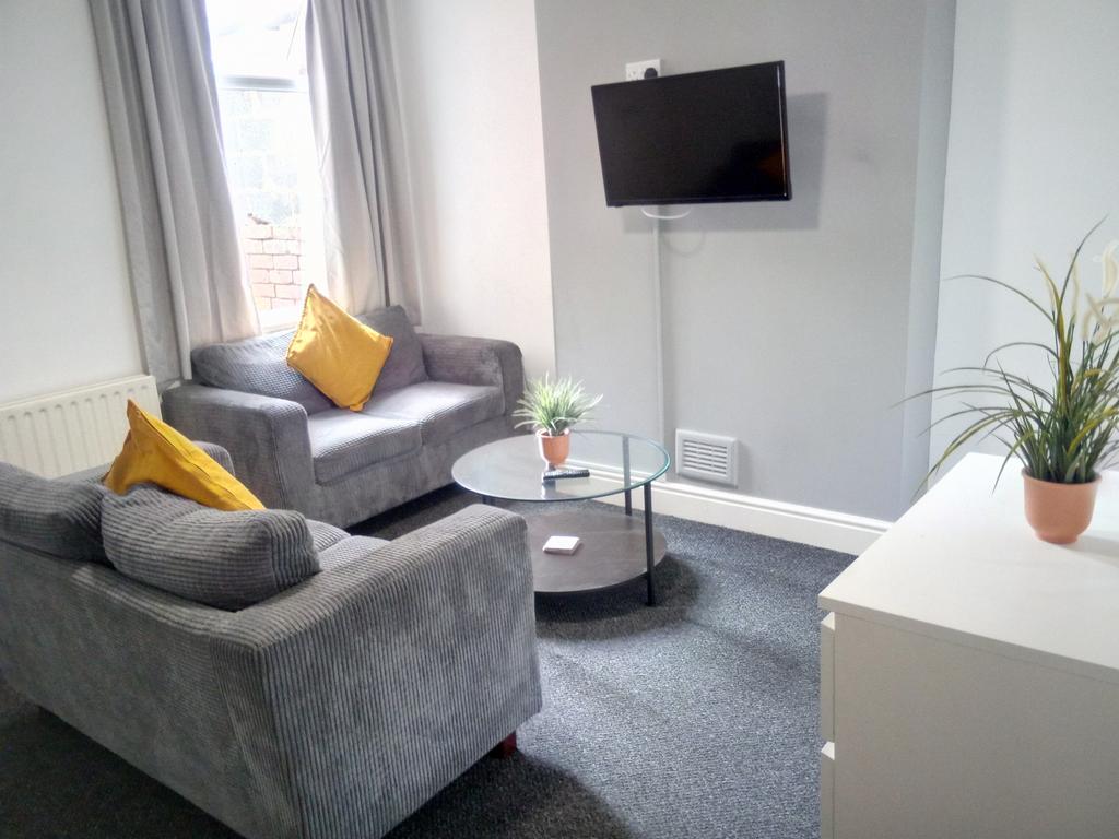 Single Room to rent in Shared House