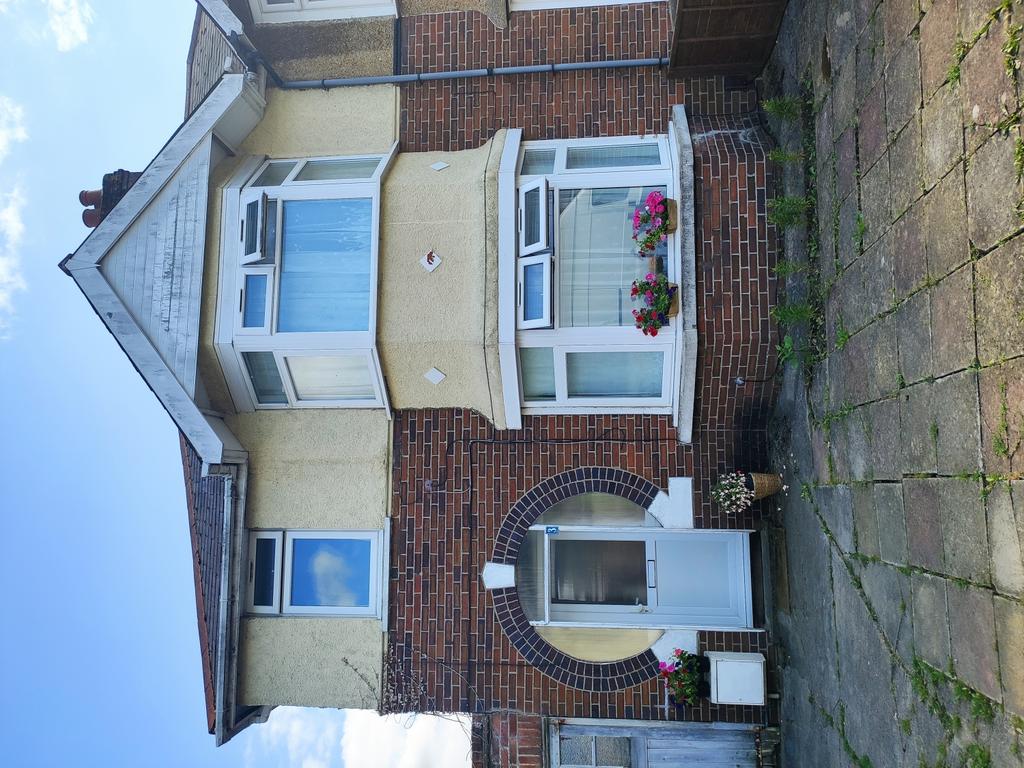 Westbury Crescent, Oxford, Oxfordshire, OX4 5 bed semidetached house