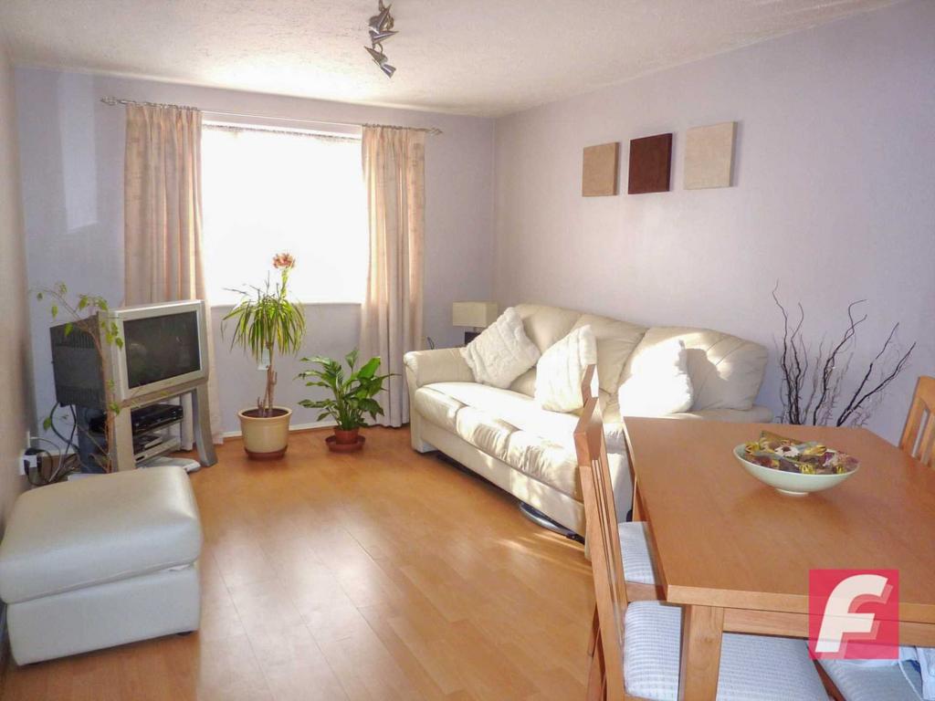 Chiswell Court, North Watford 1 bed flat to rent £1,100 pcm (£254 pw)