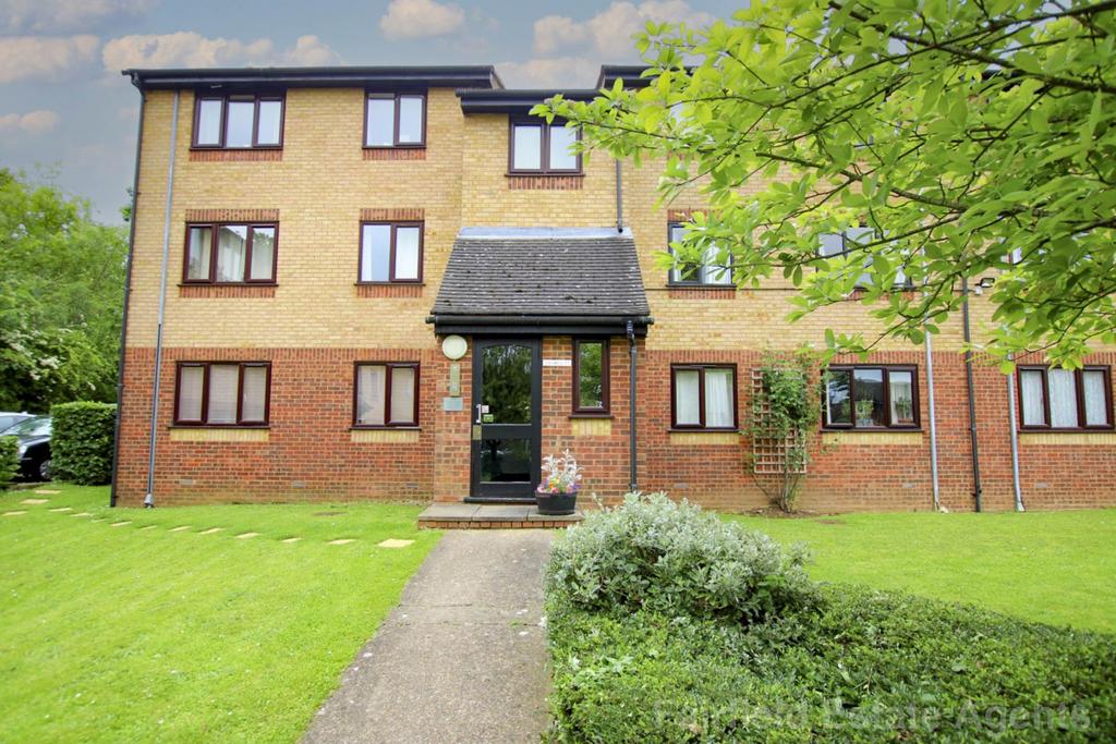Chiswell Court, North Watford 1 bed flat to rent £1,100 pcm (£254 pw)