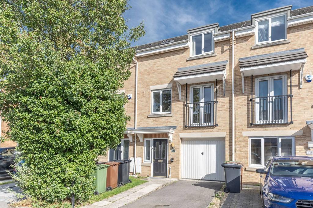 Coleridge Way, Borehamwood, WD6 3 bed terraced house £2,200 pcm (£508 pw)