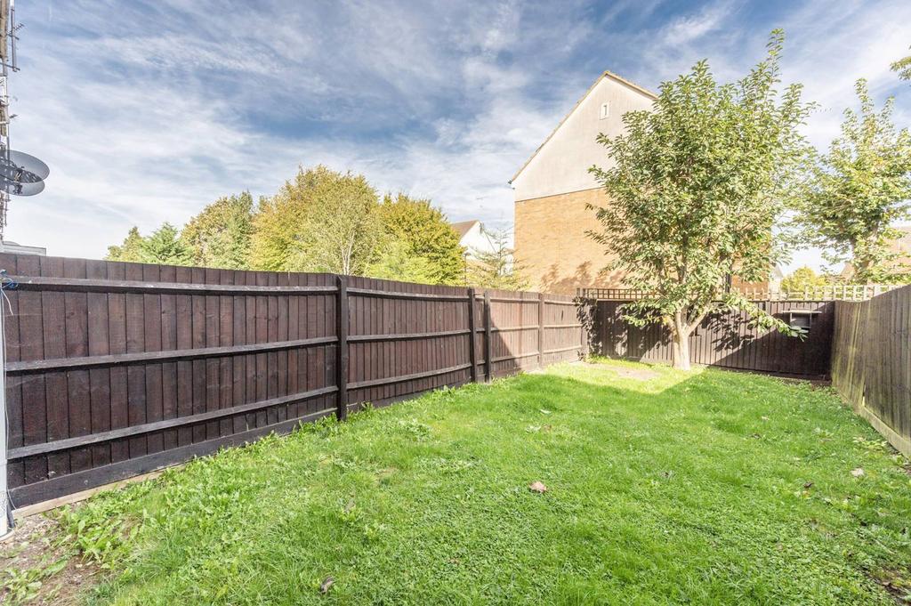 Coleridge Way, Borehamwood, WD6 3 bed terraced house £2,200 pcm (£508 pw)