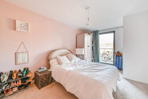 2 bedroom flat for sale, Essex Wharf, Upper Clapton, London, E5